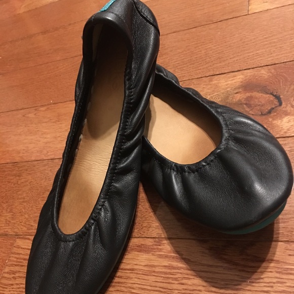 Tieks Shoes - Women’s Tieks black size 8 flats foldable
